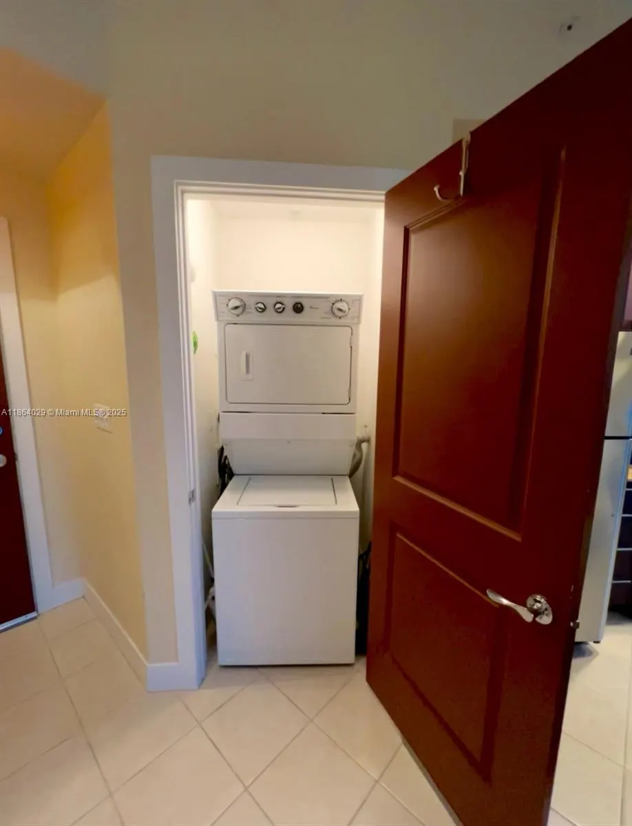 315 NE 3rd Ave, #1902