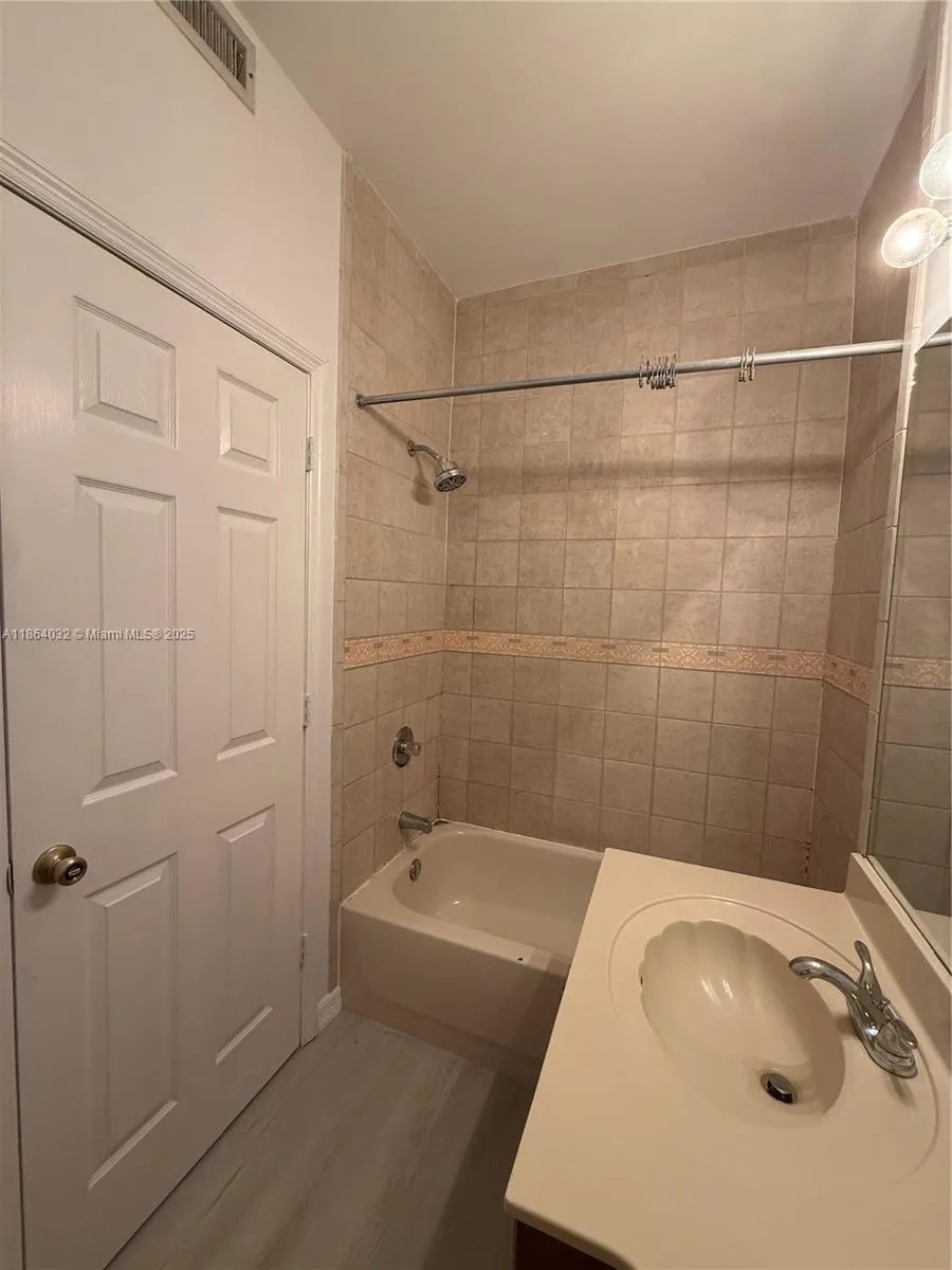 11539 NW 60th Ter, #301