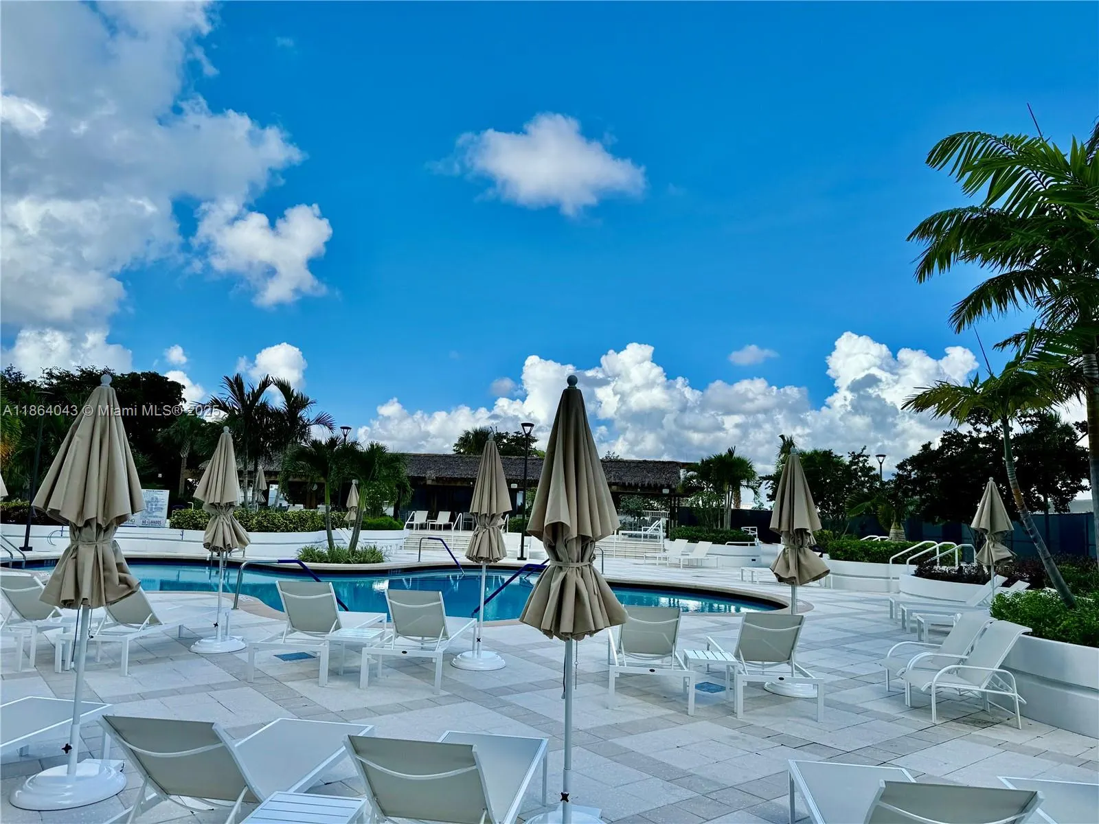 20281 E Country Club Dr, #1712