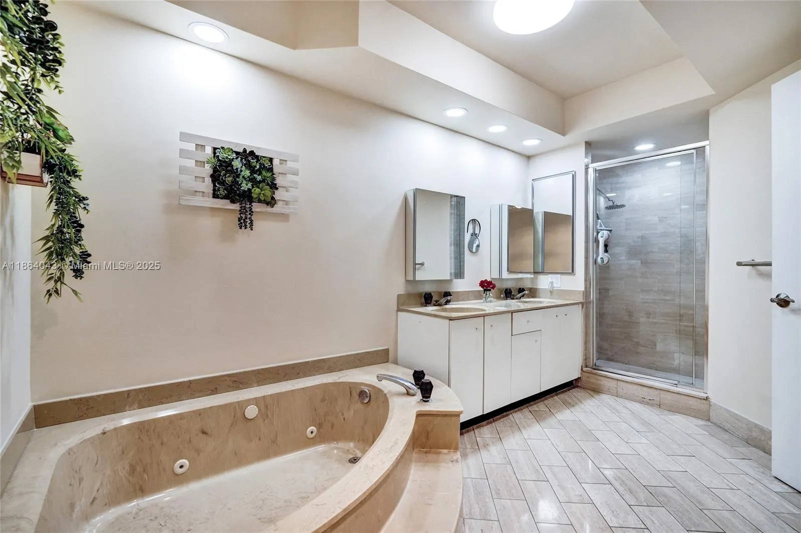 20281 E Country Club Dr, #1712