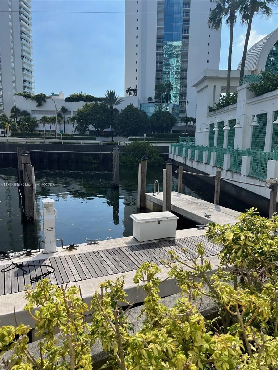 16400 Collins Oceania Marina Boat Slip