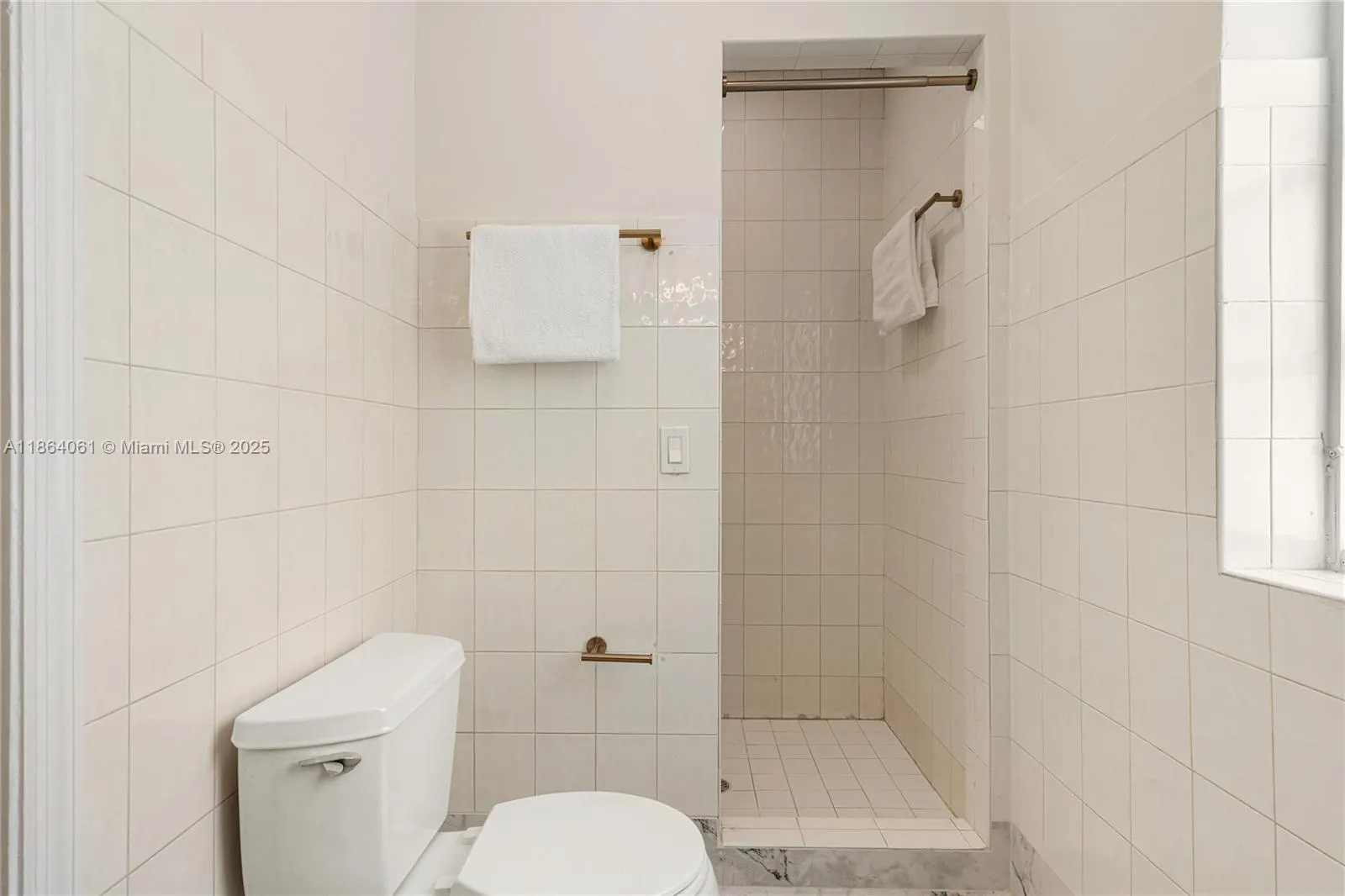 1033 W 47th St