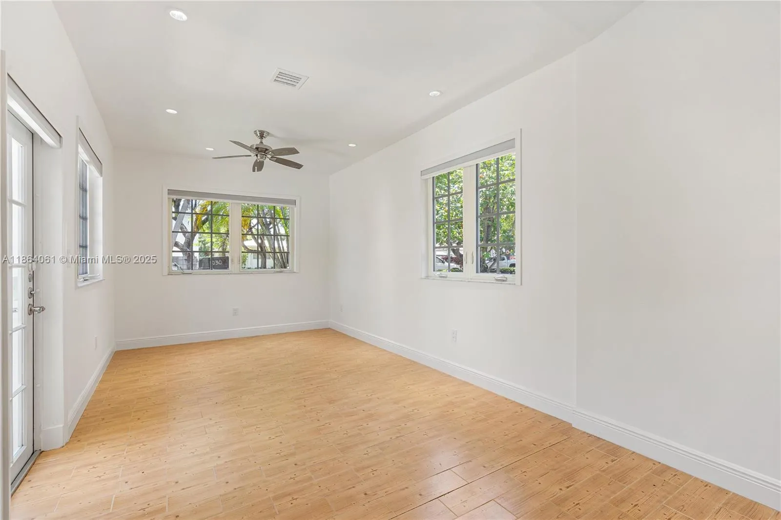 1033 W 47th St