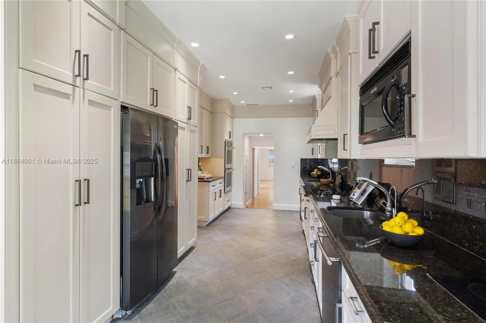 1033 W 47th St