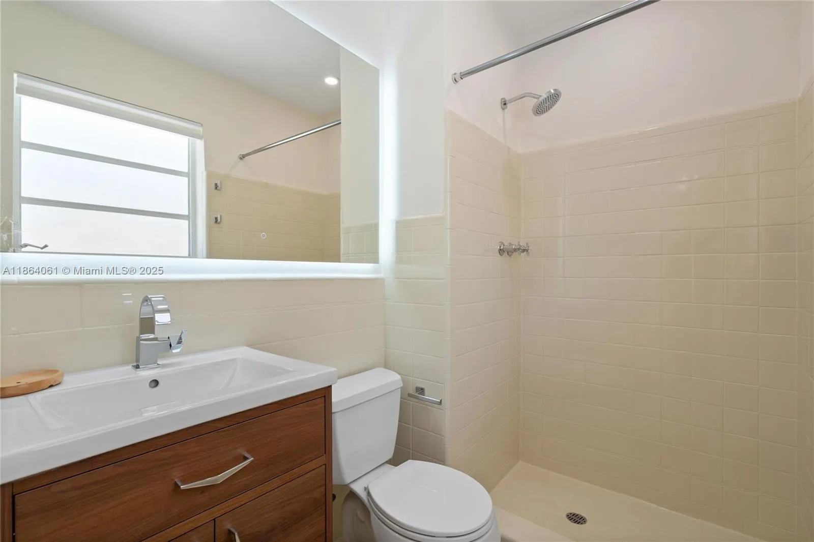 1033 W 47th St