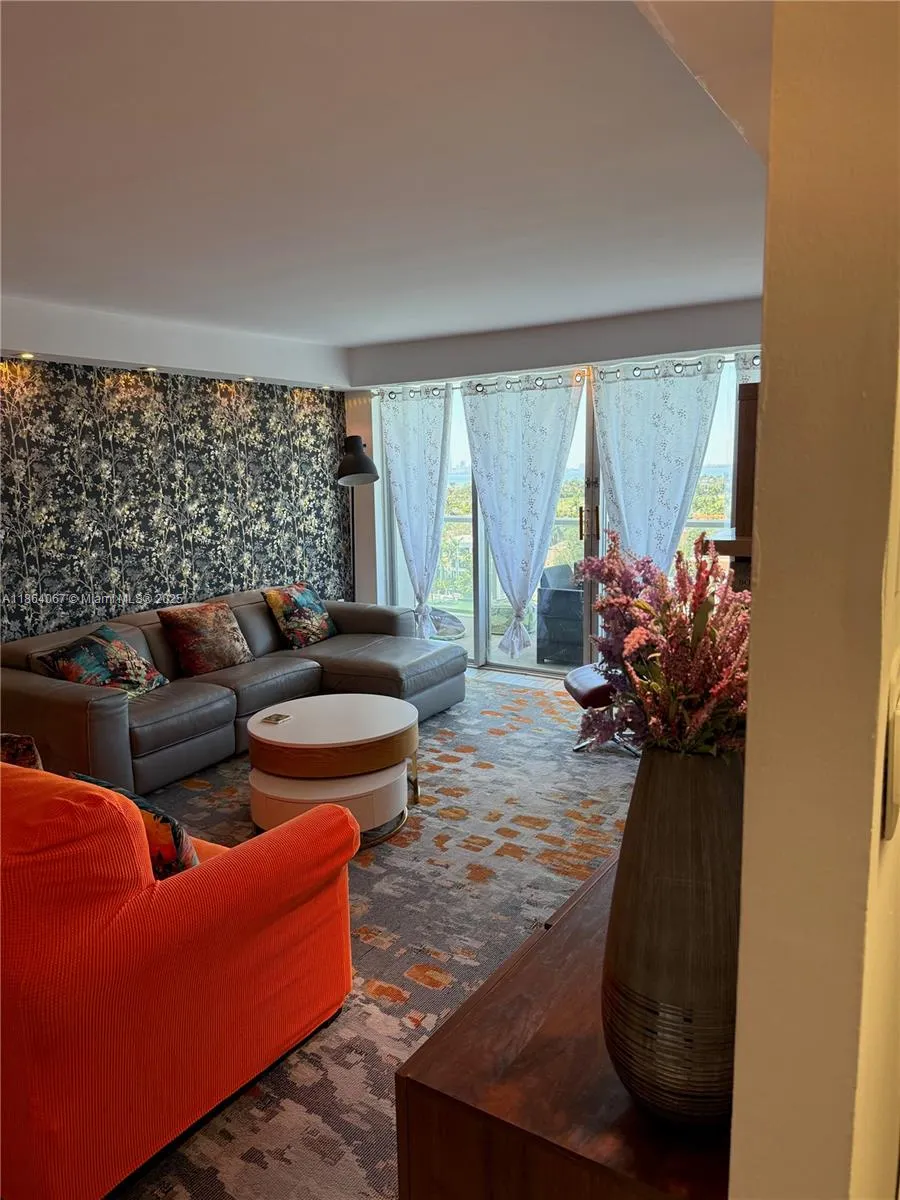 5750 Collins Ave, #11D