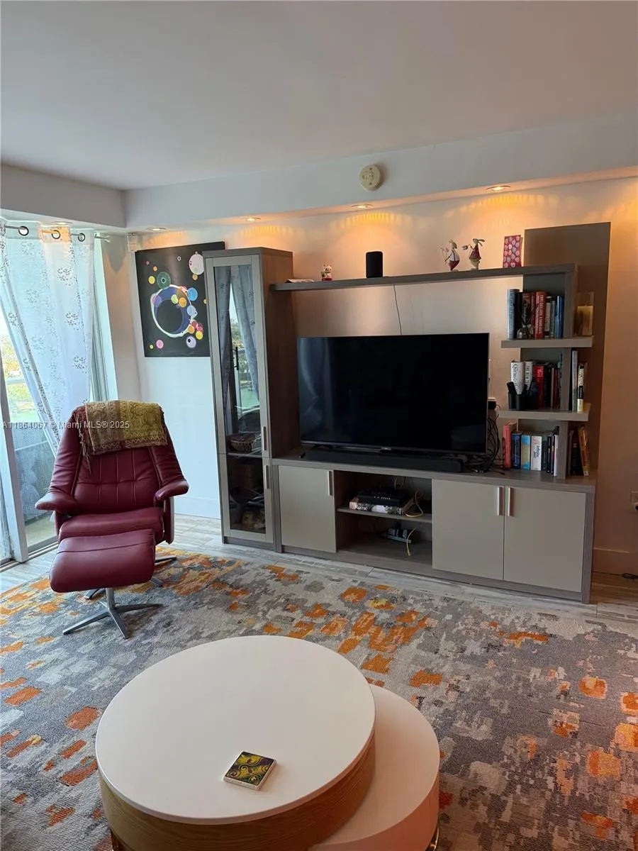 5750 Collins Ave, #11D