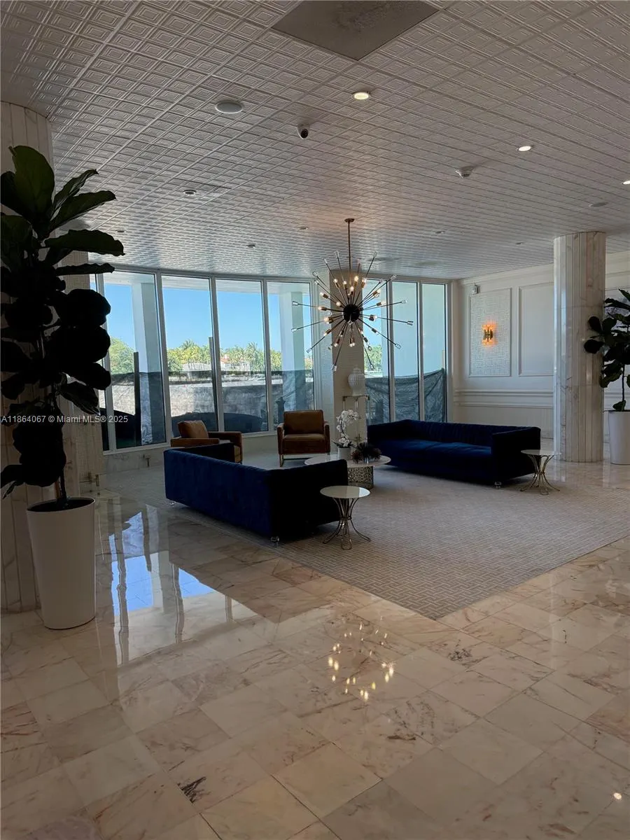 5750 Collins Ave, #11D