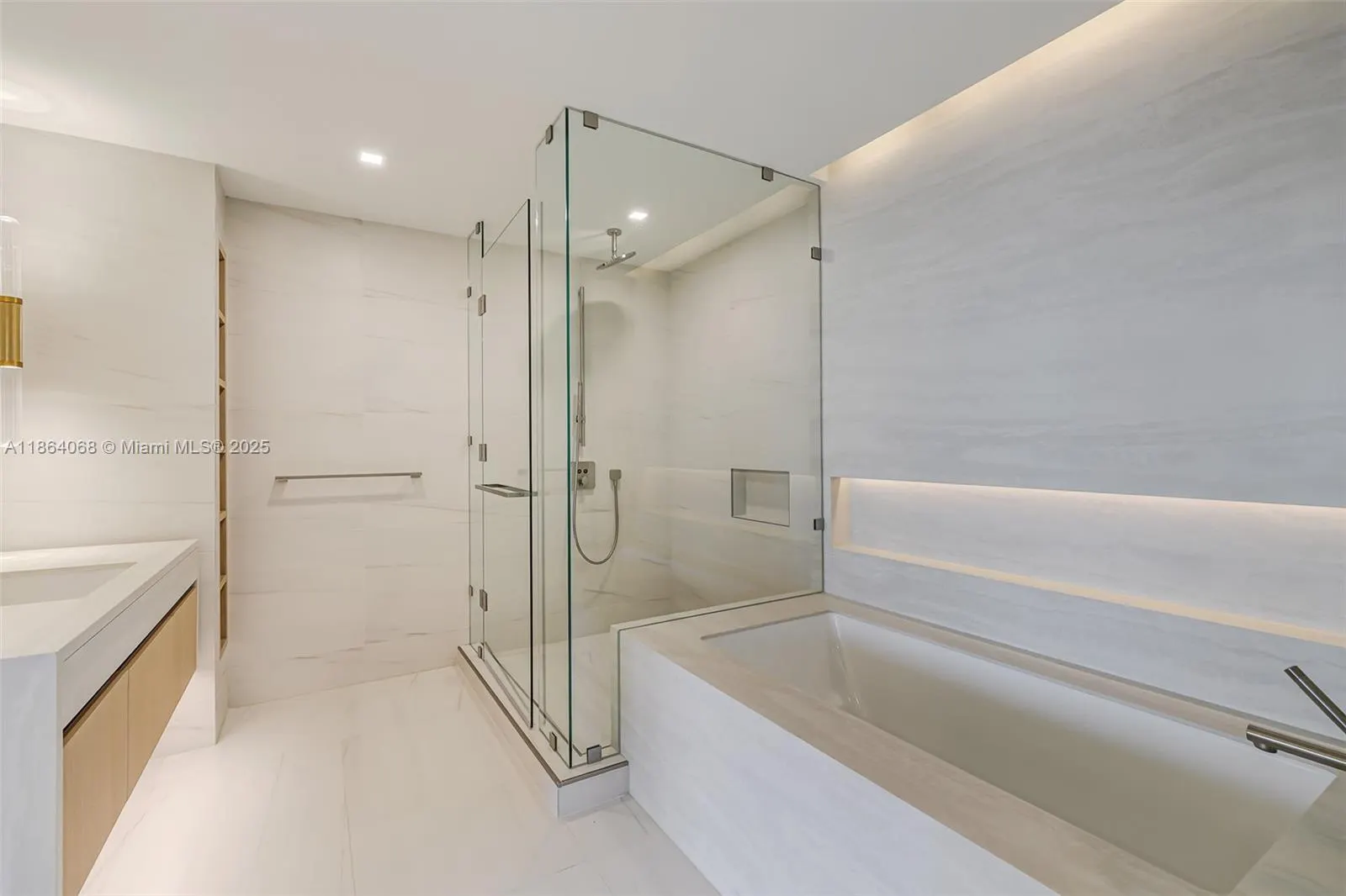 900 N Ocean Blvd, #1106