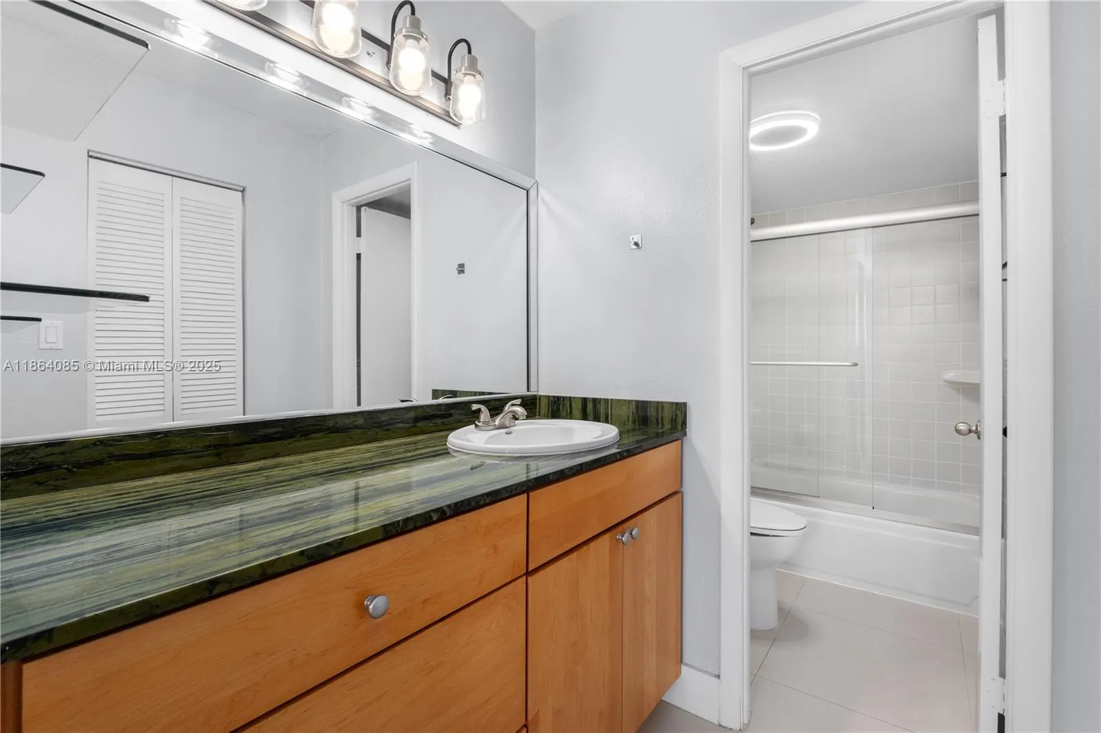 6900 Bay Dr, #11E