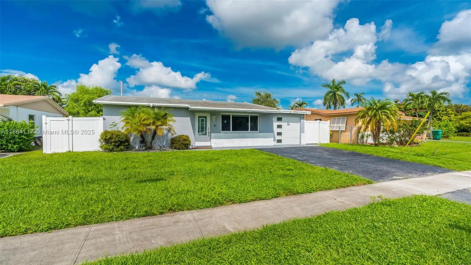 5209 SW 95th Ave