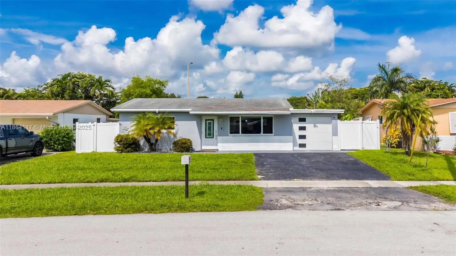 5209 SW 95th Ave