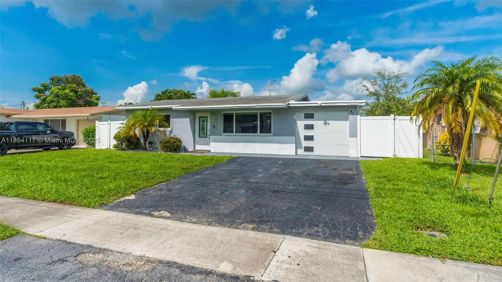 5209 SW 95th Ave