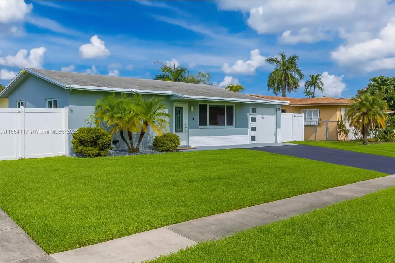 5209 SW 95th Ave
