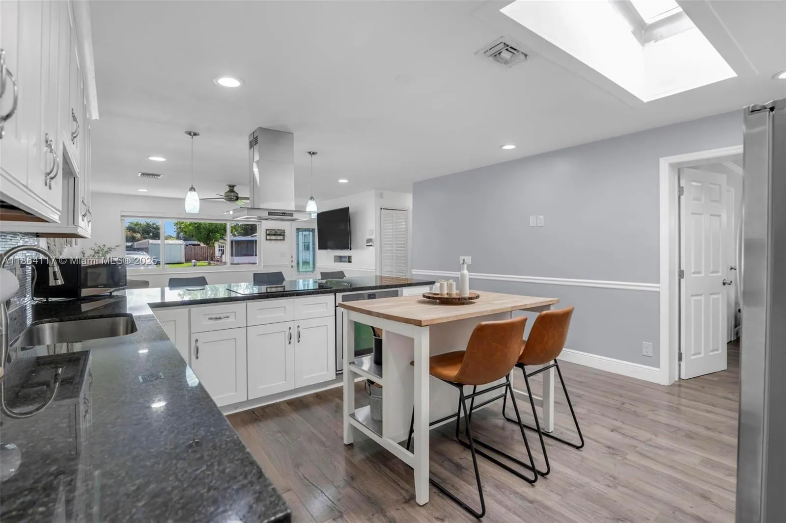 5209 SW 95th Ave