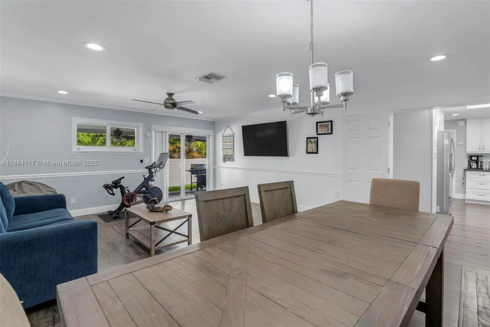 5209 SW 95th Ave