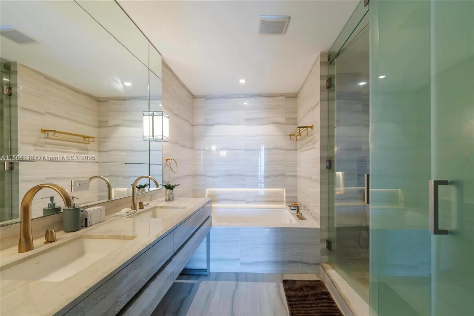 18975 Collins Ave, #3004