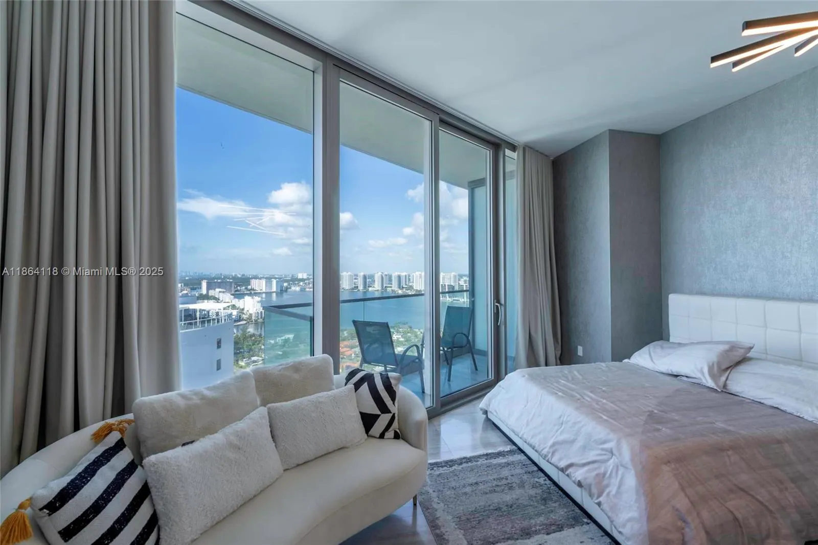 18975 Collins Ave, #3004