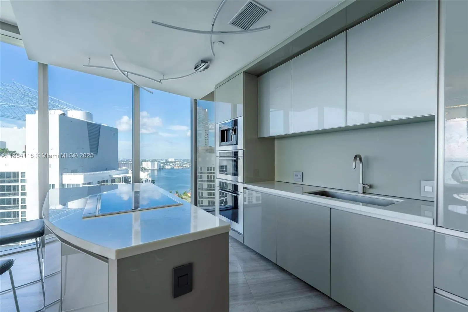 18975 Collins Ave, #3004