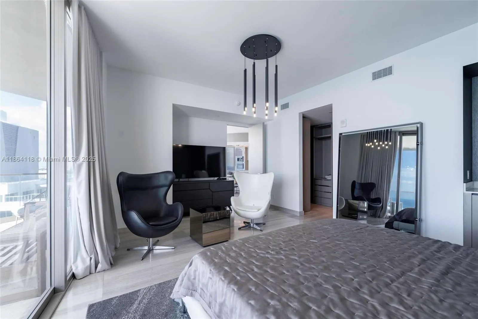 18975 Collins Ave, #3004