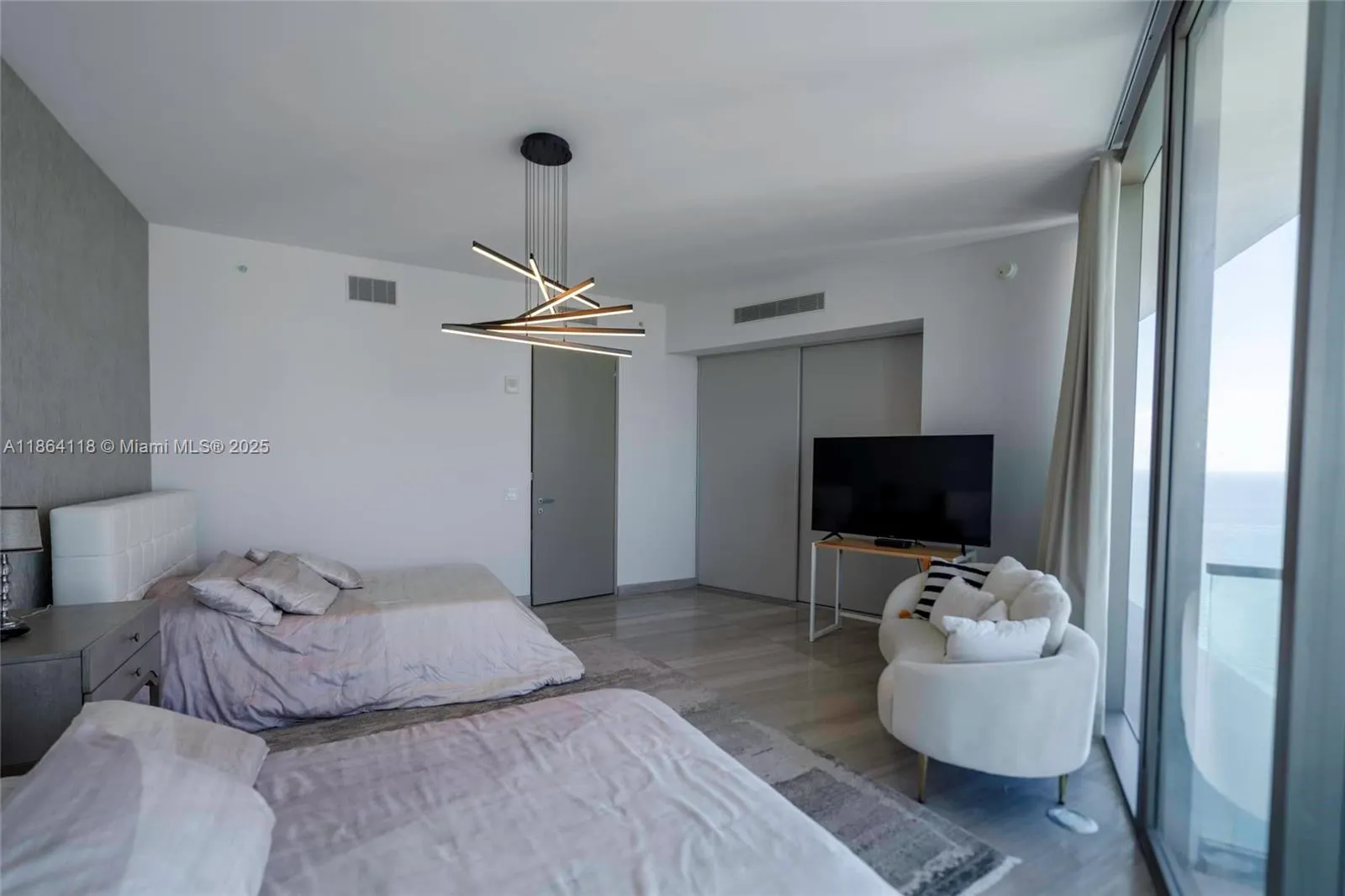 18975 Collins Ave, #3004