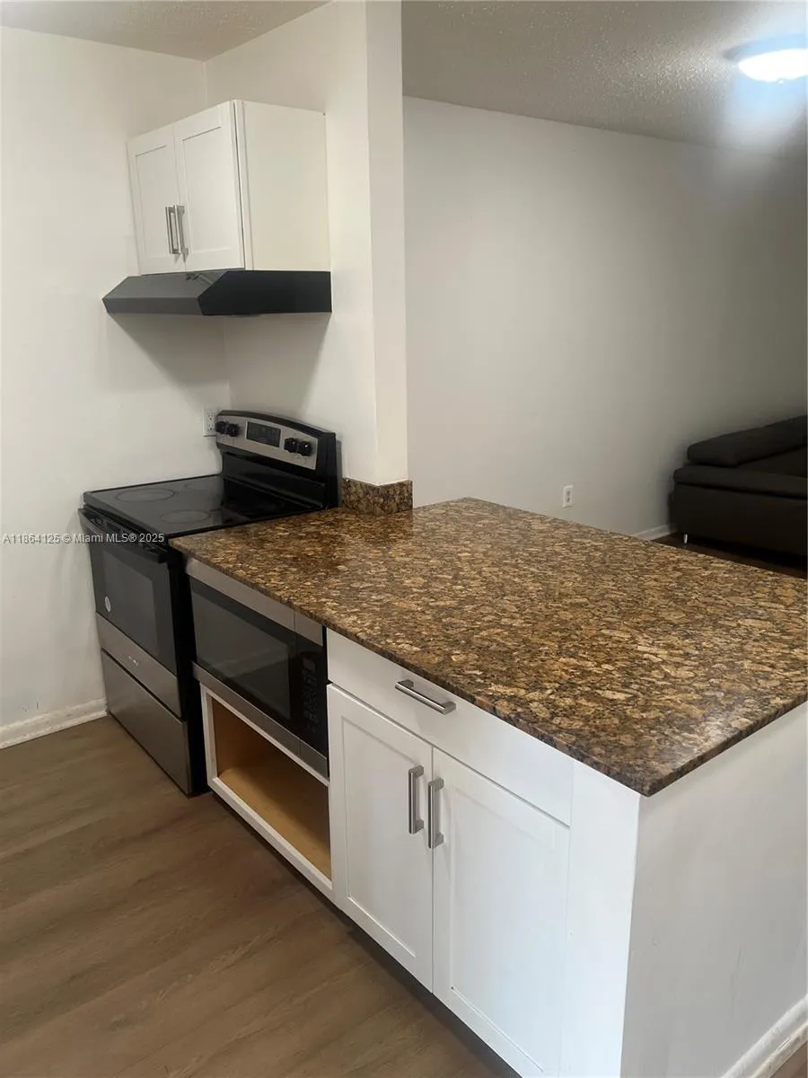 6080 Forest Hill Blvd, #107