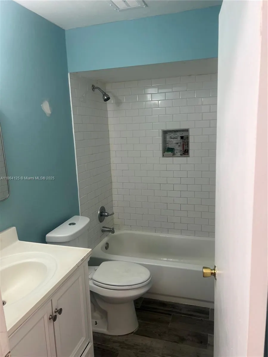 6080 Forest Hill Blvd, #107