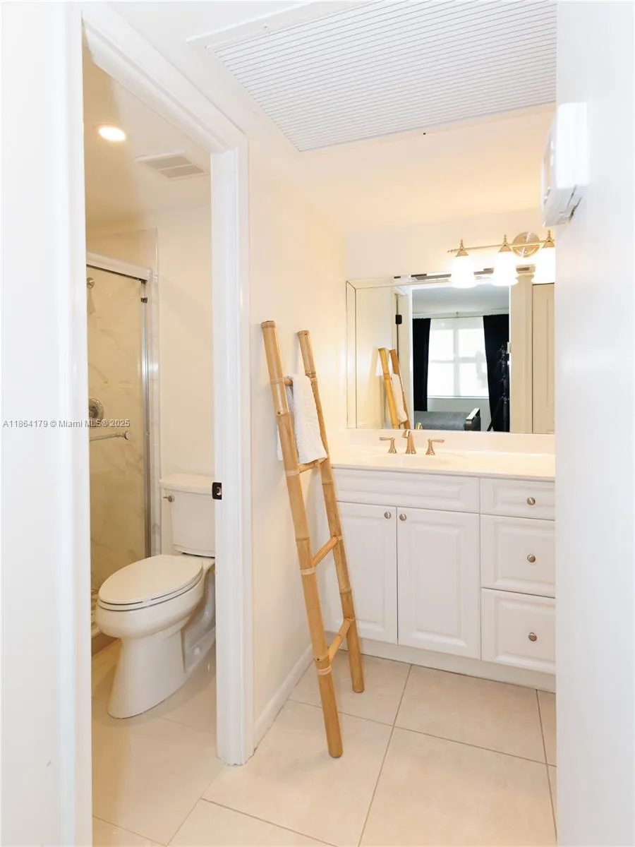 625 Biltmore Way, #203
