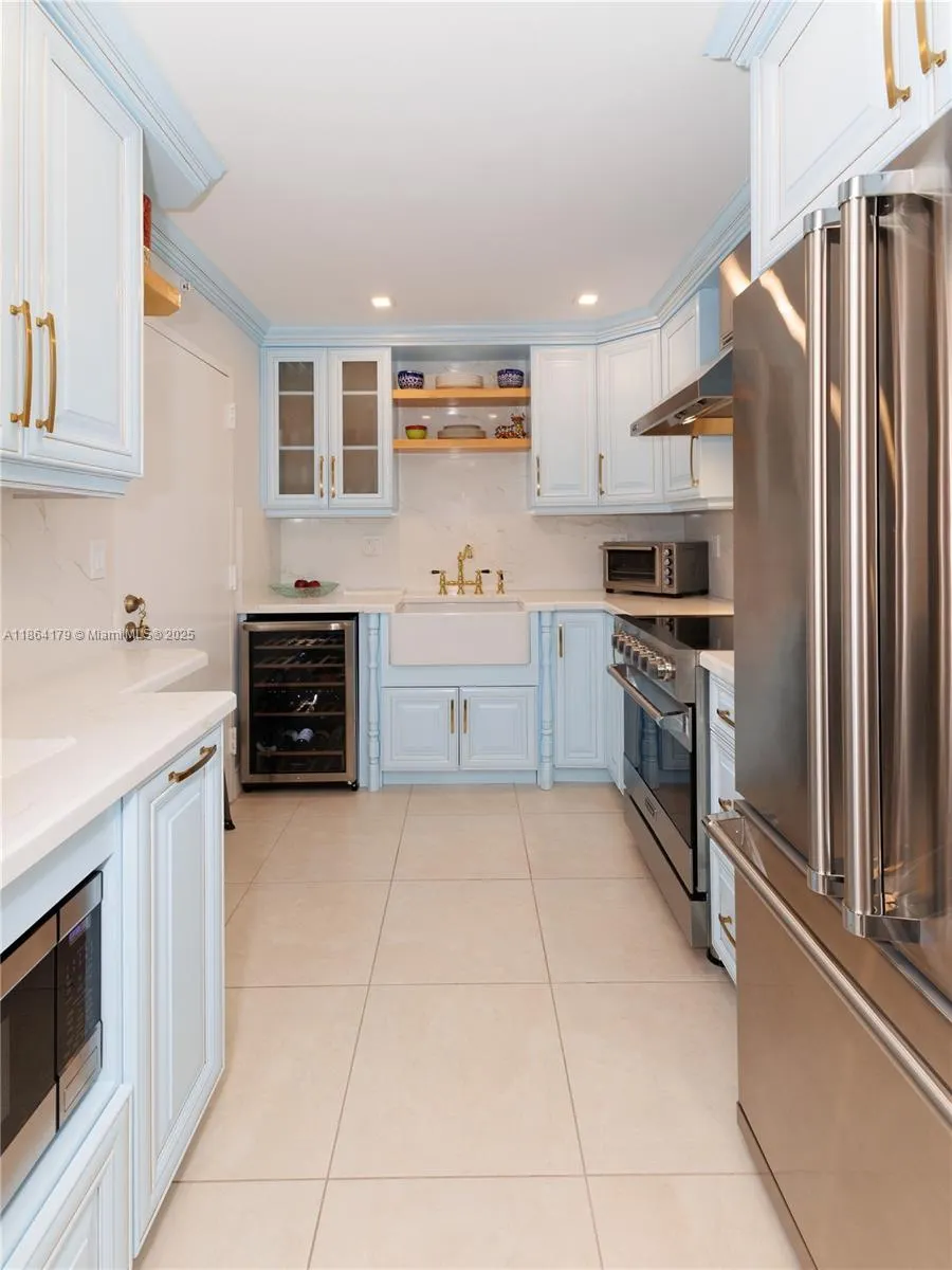 625 Biltmore Way, #203