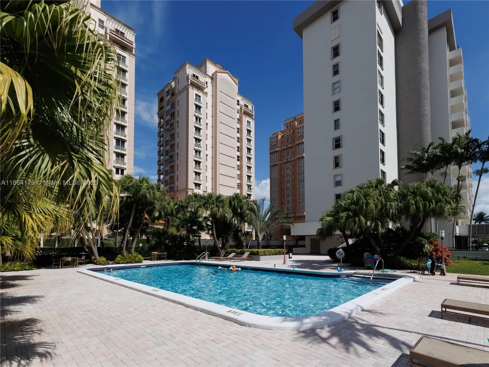 625 Biltmore Way, #203