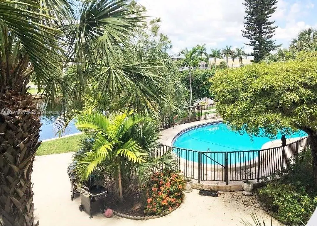 455 Golden Isles Dr, #203