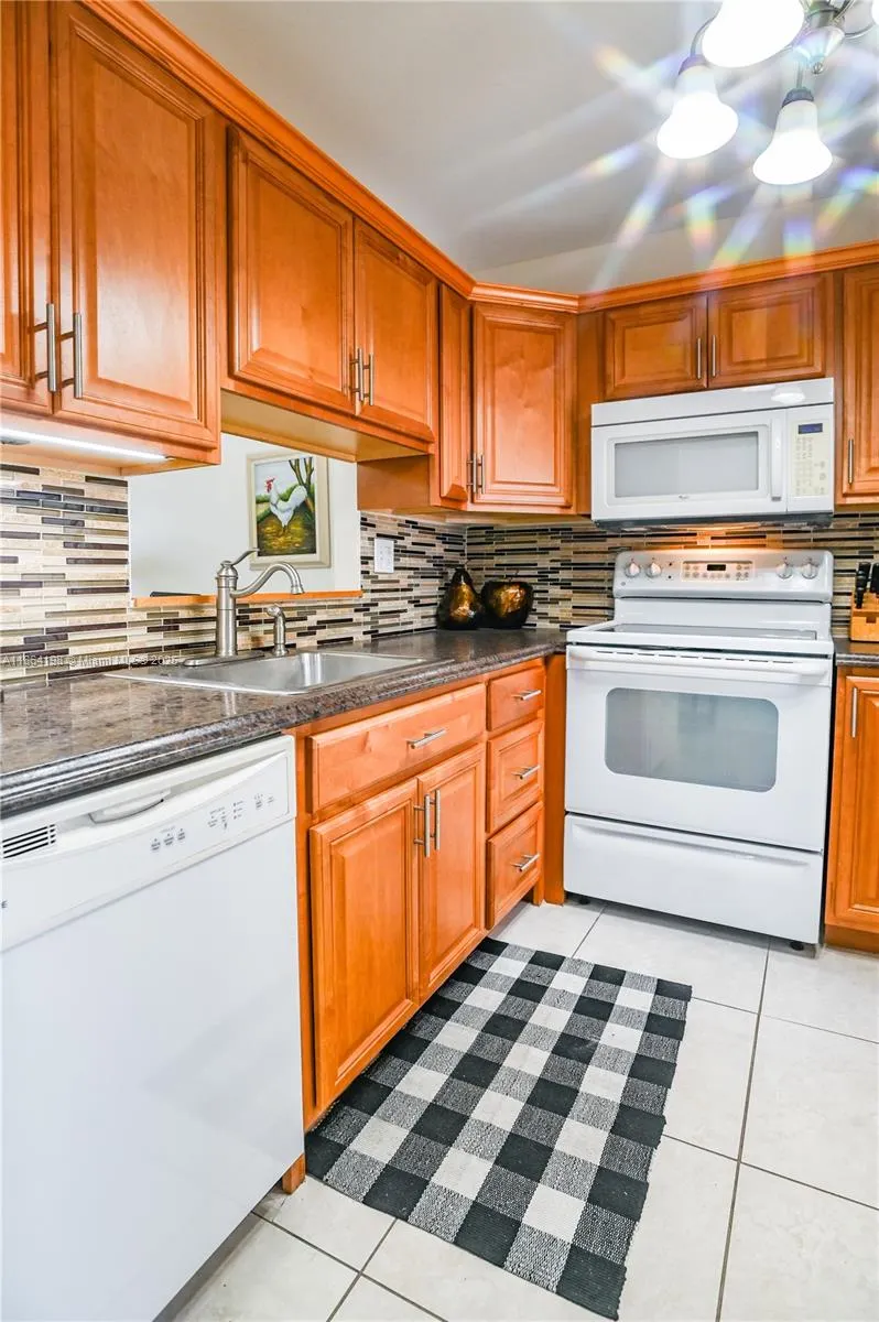 4441 NW 16th St, #J301