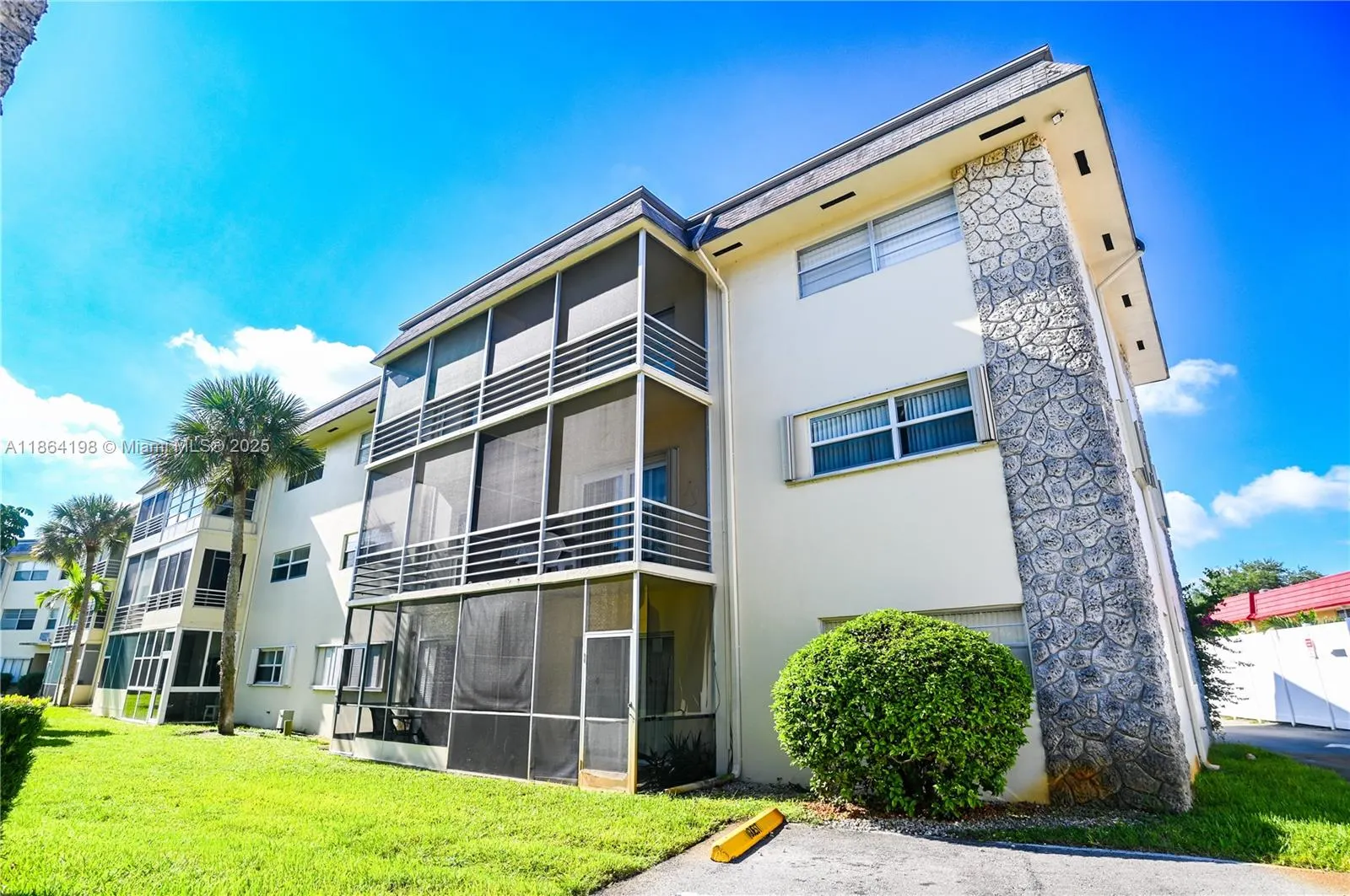 4441 NW 16th St, #J301