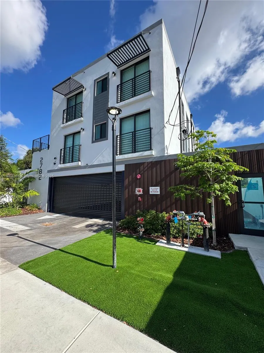 2782 NW 46th St