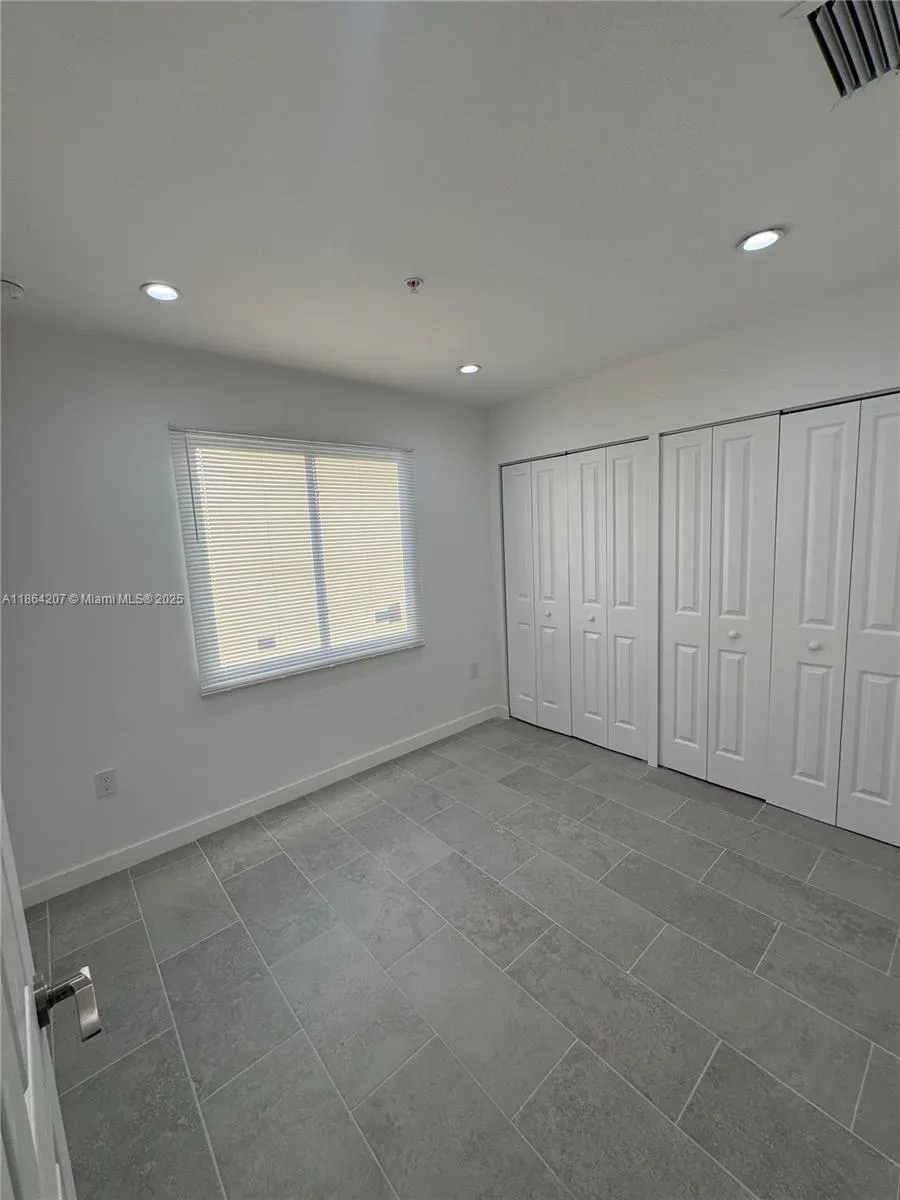 2782 NW 46th St