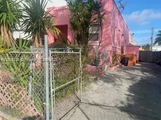 1537 SW 1 ST, ##2