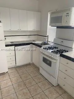 1537 SW 1 ST, ##2