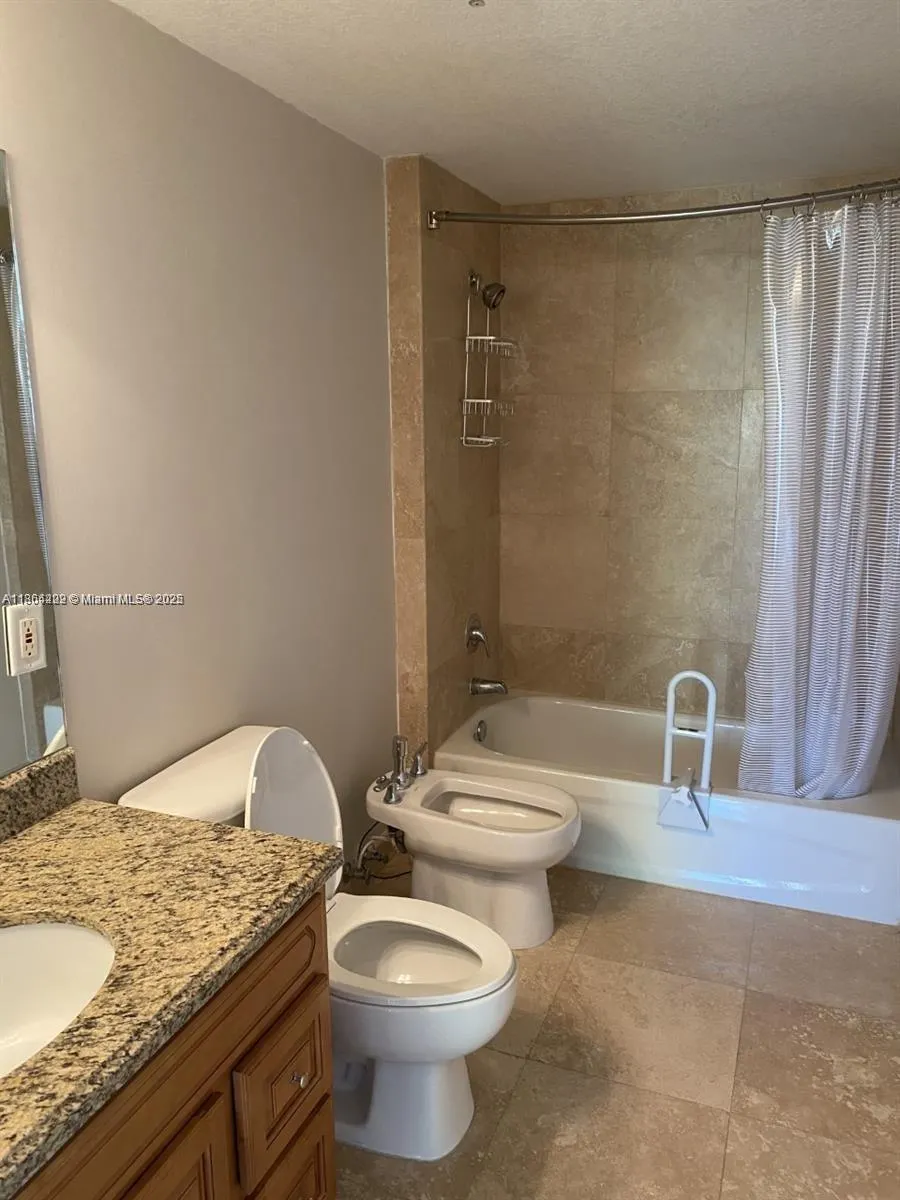 3530 SW 22nd St, #913