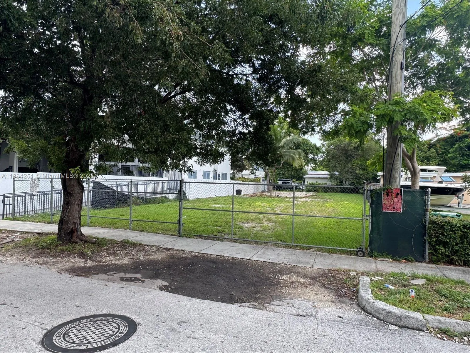 2720 SW 17th St