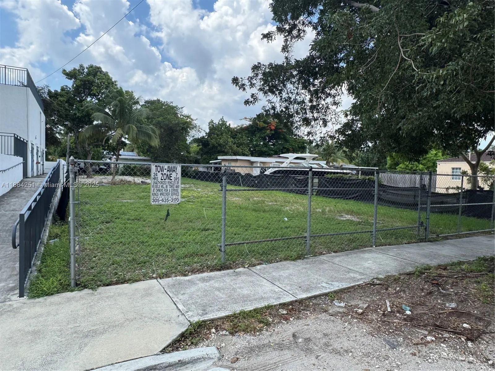 2720 SW 17th St