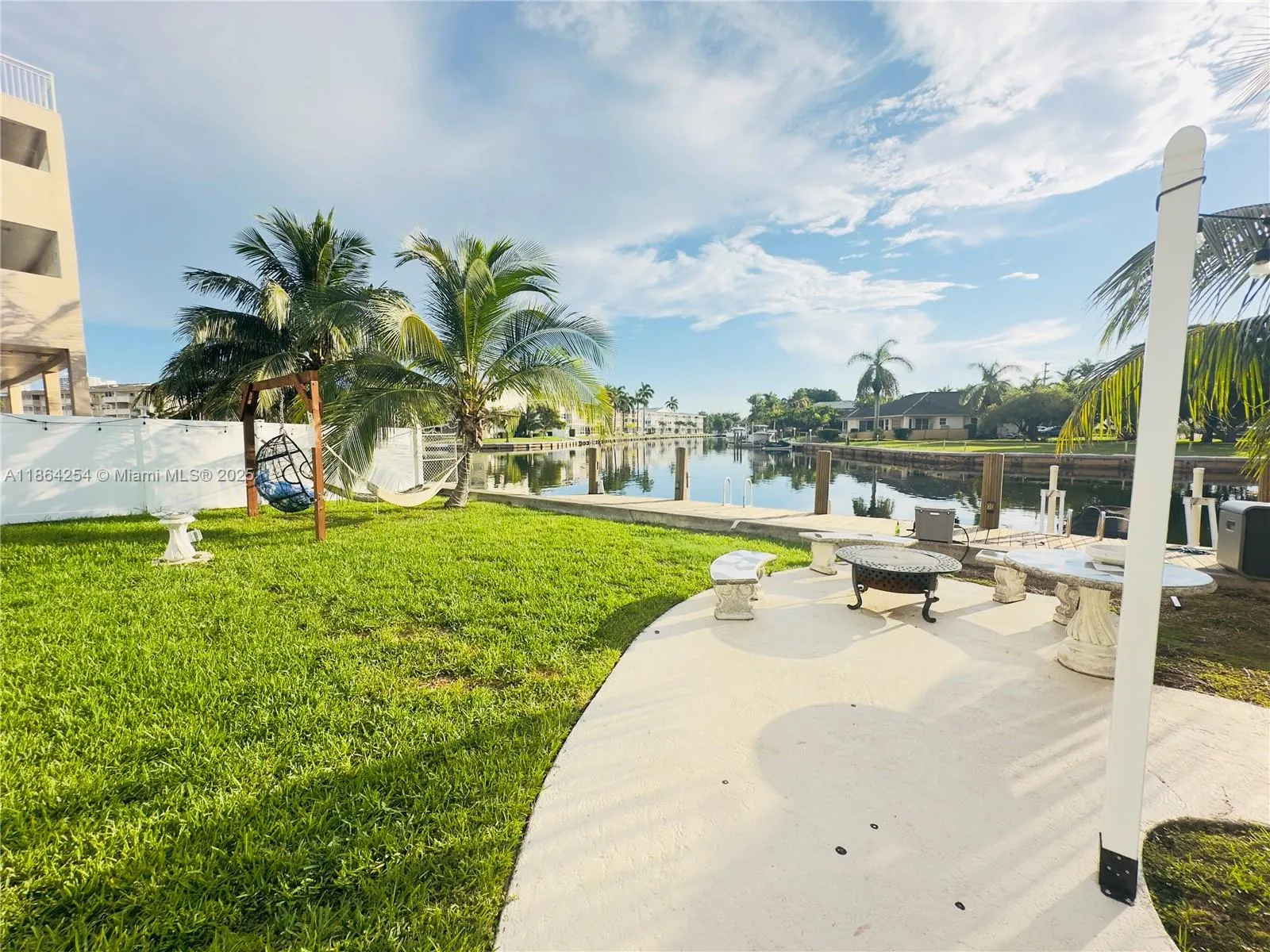 455 Golden Isles Dr, #210