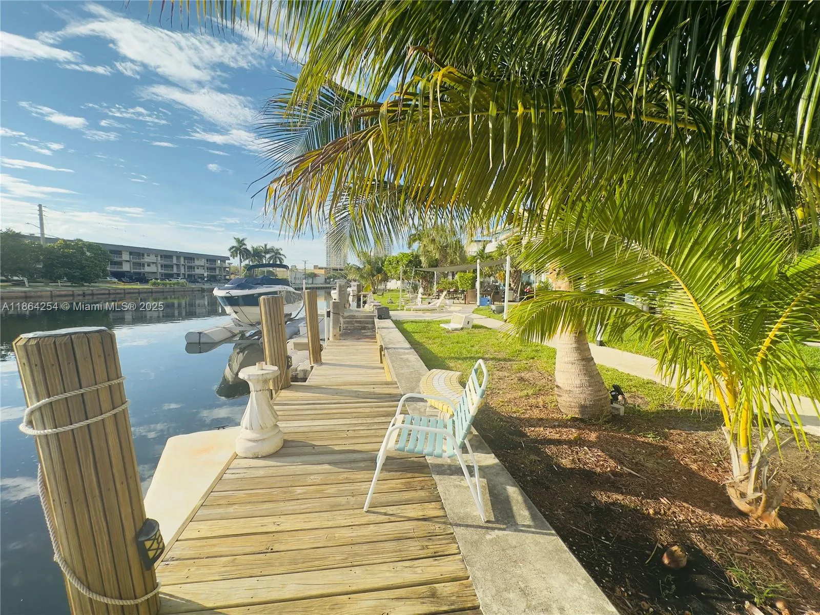 455 Golden Isles Dr, #210