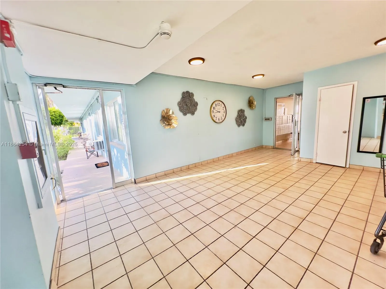 455 Golden Isles Dr, #210
