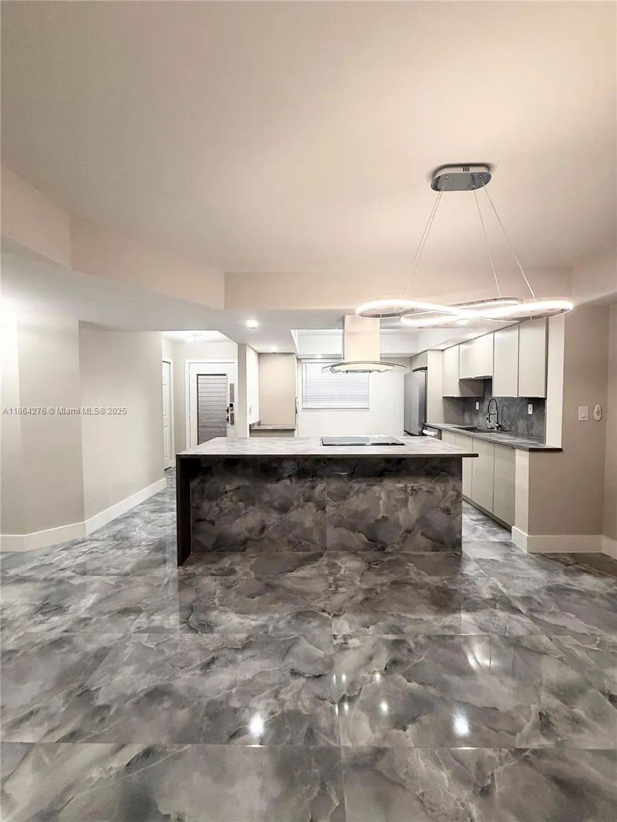 4930 E Sabal Palm Blvd, #206