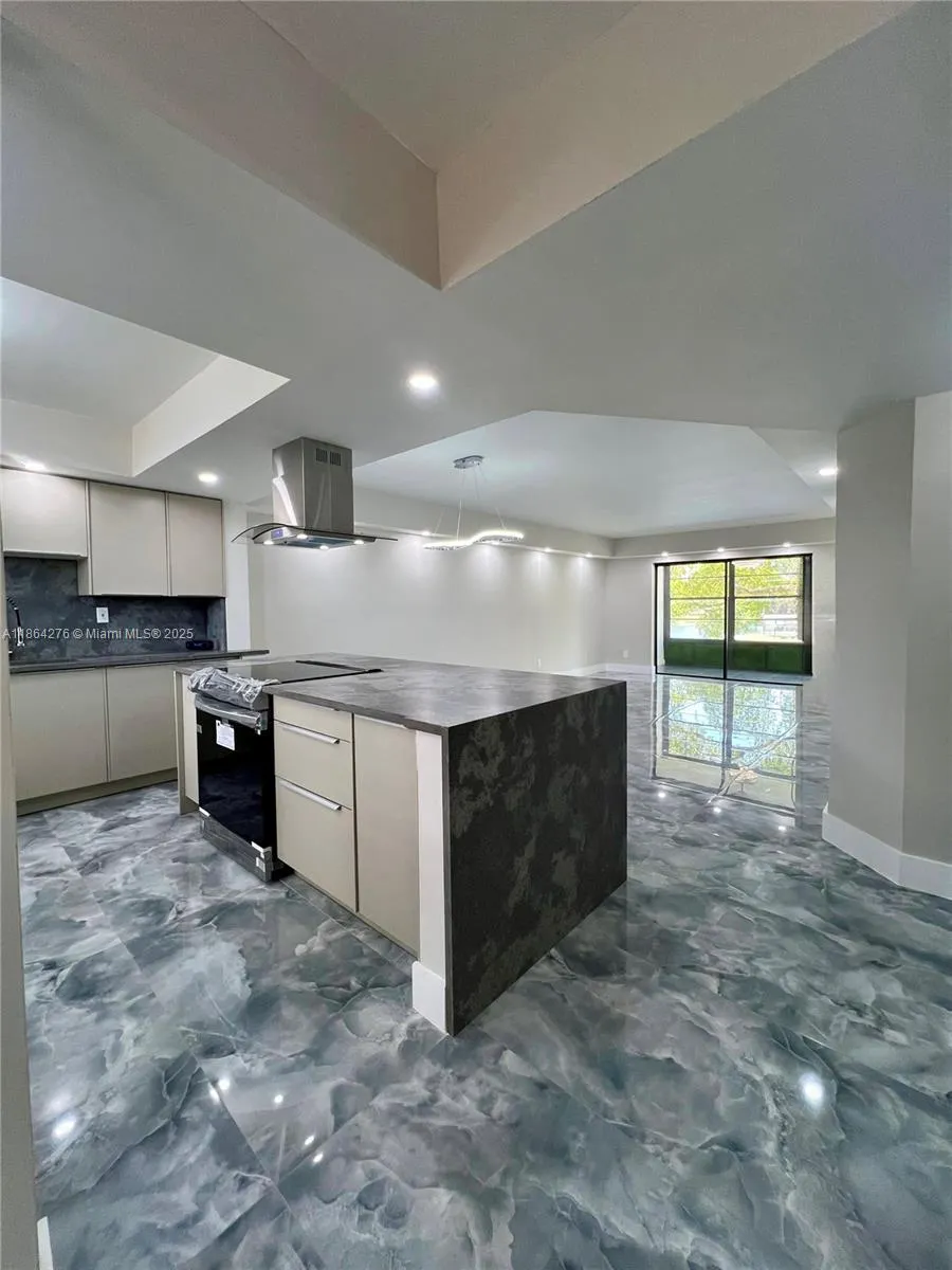 4930 E Sabal Palm Blvd, #206