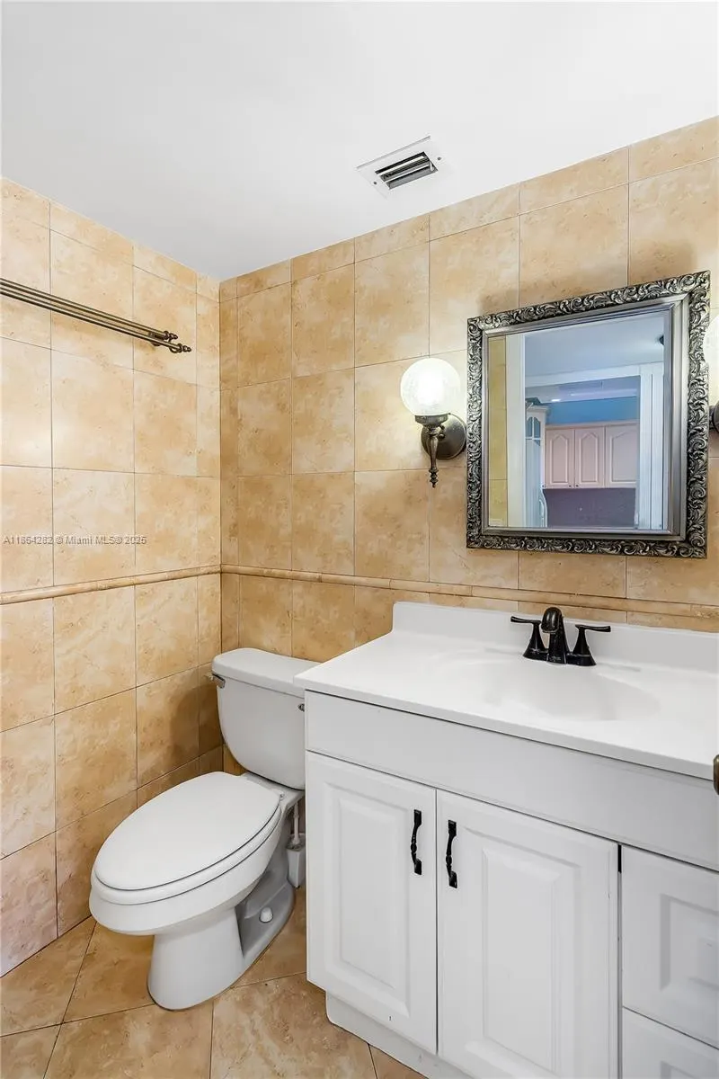 2025 NE 164th St, #907