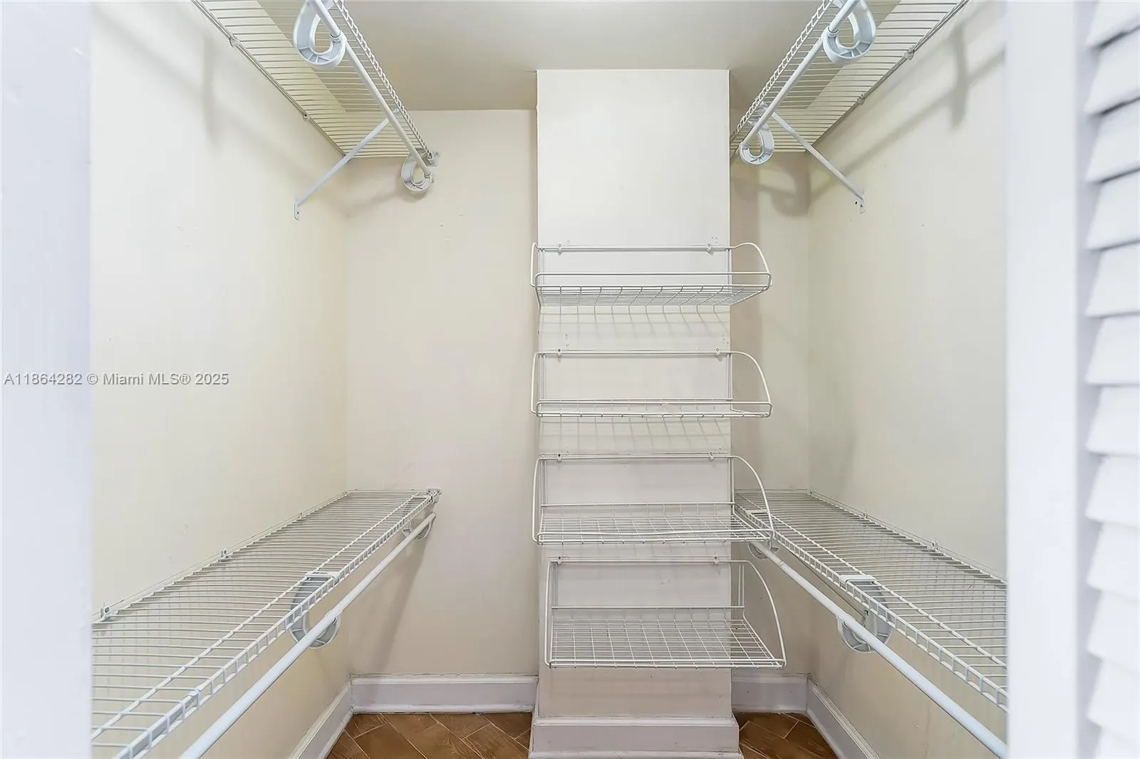 2025 NE 164th St, #907