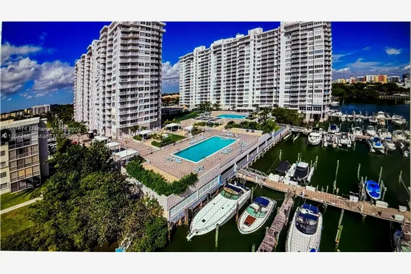 18071 Biscayne Blvd