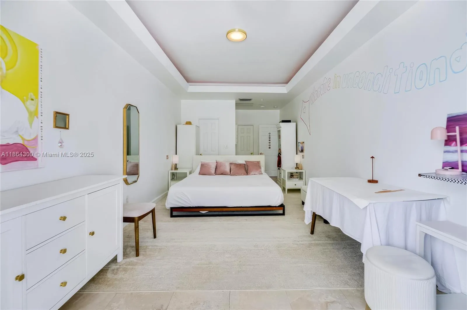 5601 Collins Ave, #M5