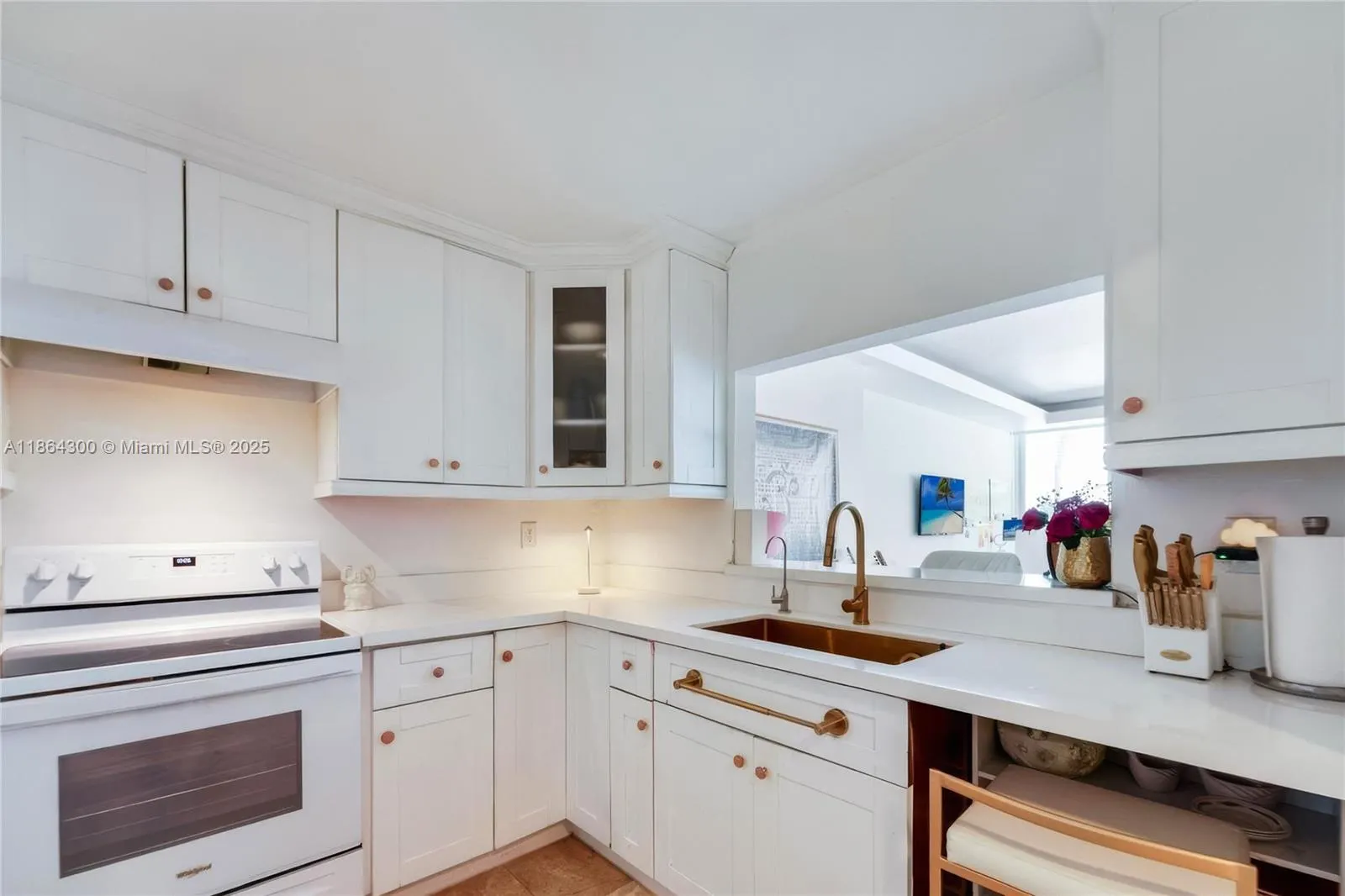 5601 Collins Ave, #M5